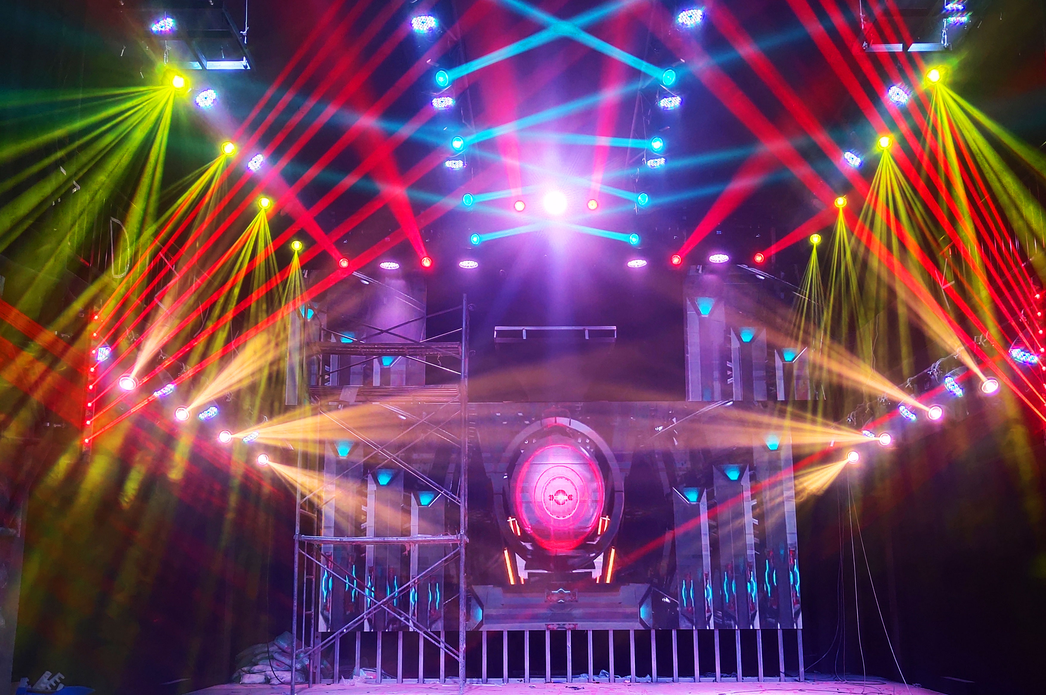 西藏夜牦牛酷吧