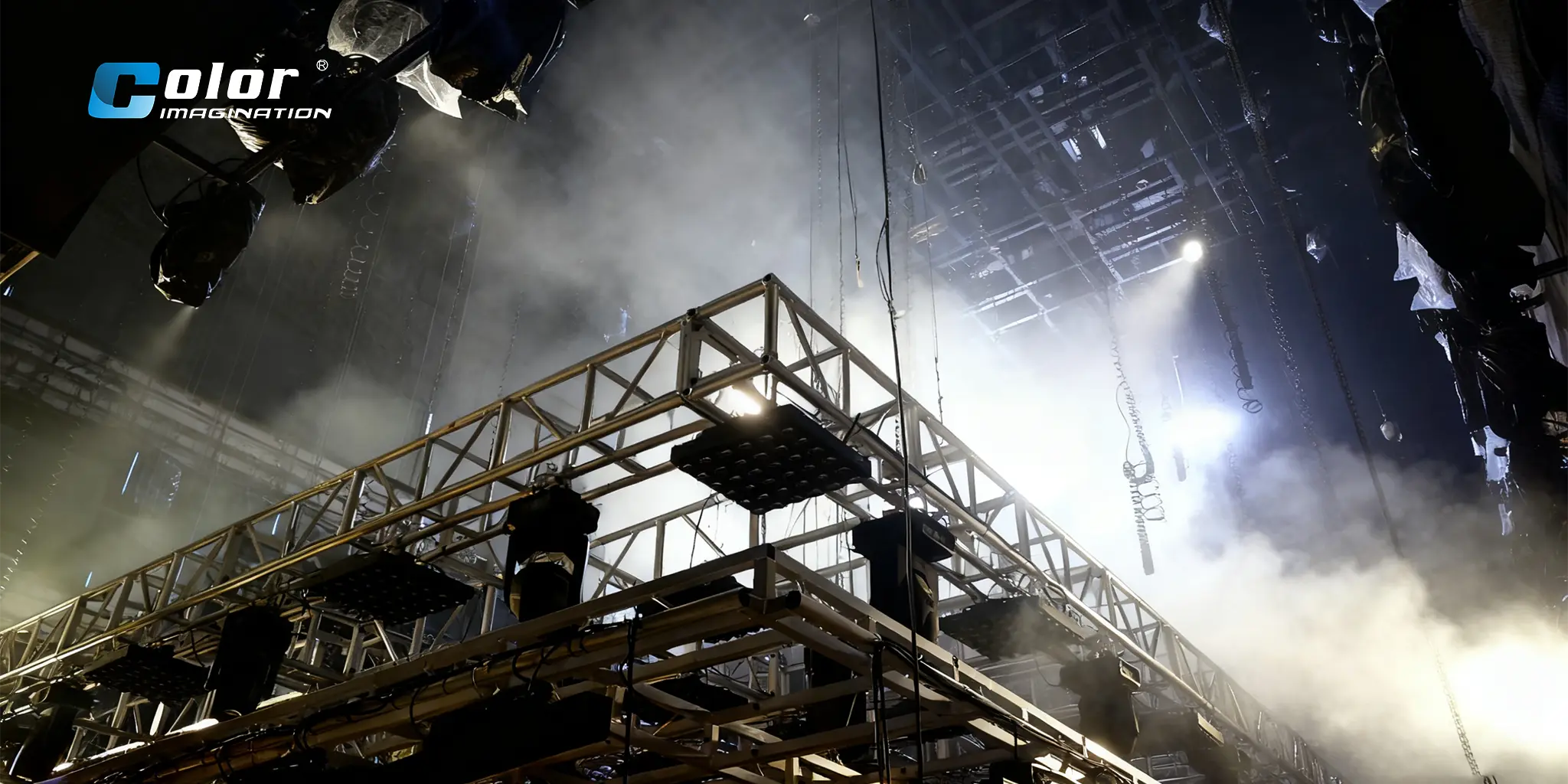 Party Ace酒吧灯光全景图，展现灯光与空间的融合效果