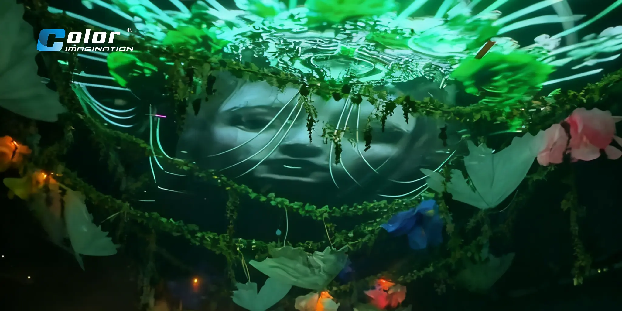 Party Ace酒吧现场氛围图，展现客人在灯光下的互动场景