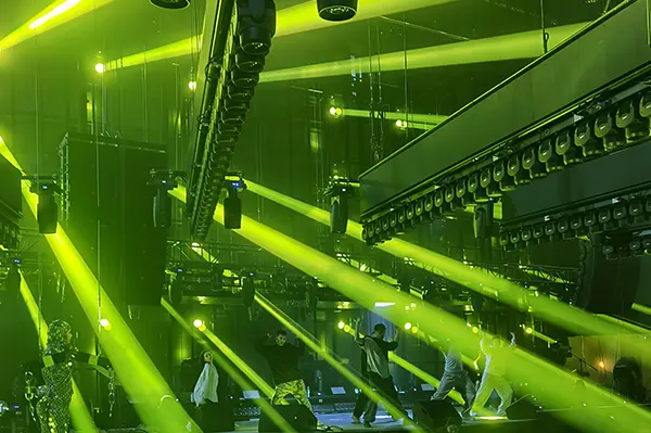 重塑夜生活：Bottle Club 高端舞台灯光解决方案 | 博朗灯光